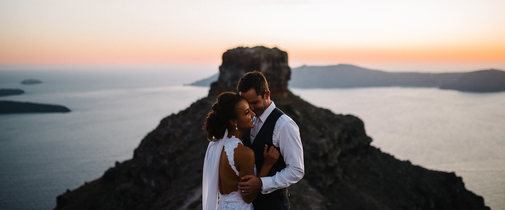 Santorini Elopements – Mitch & Eva’s romantic elopement in Santorini