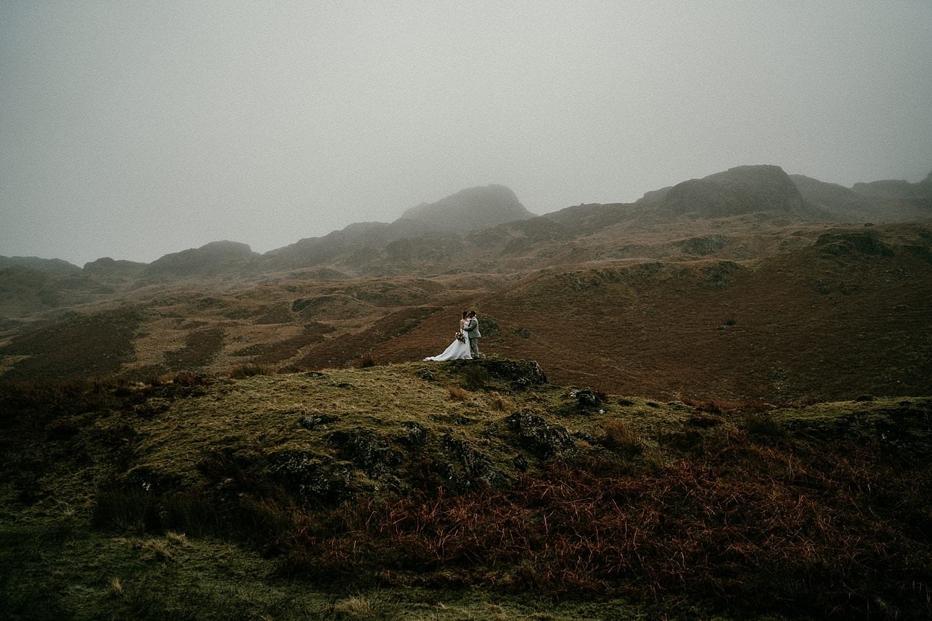 winter elopement in the lake district in Cumbria, England. Adventure elopement photographer based in Northern Ireland