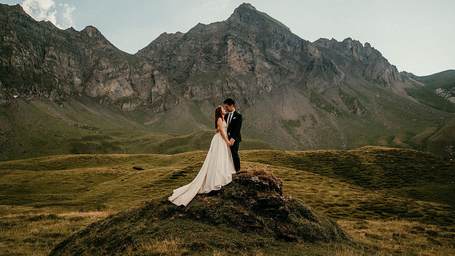 How To Find The PERFECT Elopement Dress in 2024!